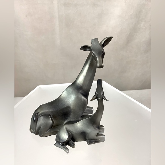 Lion, Lioness and Giraffe Figurines (ALL FIGURINES INCLUDED) - Picture 4 of 9